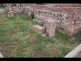 04980 ostia - regio i - insula xix - komplex (i,xix,1) - bli ri sueden - re - tempel - 09-2023.jpg